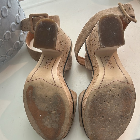Tan suede Sarto criss cross sandals in size 4 - Picture 6 of 6
